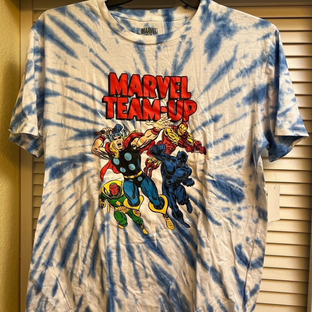 NWT Marvel Mens Sz L Team Up T-shirt